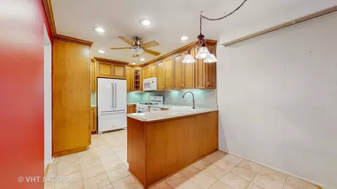 Kitchen - 4 Eton On Oxford, Rolling Meadows, IL 60008 photo 1 of 3