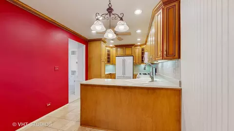 Kitchen - 4 Eton On Oxford, Rolling Meadows, IL 60008 photo 2 of 3