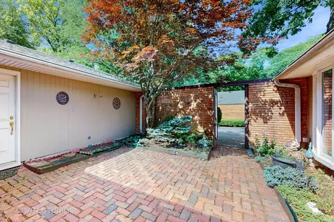 Exterior - 4 Eton On Oxford, Rolling Meadows, IL 60008 photo 4 of 5
