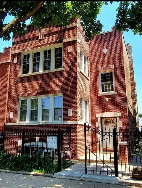 6013 S Troy St, Chicago, IL 60629 photo 2