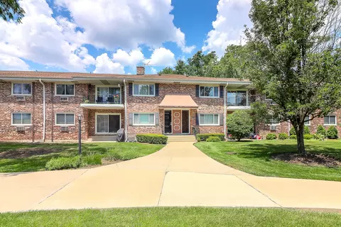 43 N Main St #15, Glen Ellyn, IL 60137