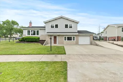 9160 S 88th Ct, Hickory Hills, IL 60457
