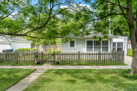 2222 Grey Ave, Evanston, IL 60201
