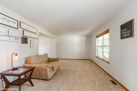 4705 Peacock Ln, Plainfield, IL 60586 photo 4