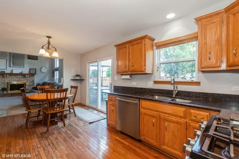 4705 Peacock Ln, Plainfield, IL 60586 photo 9