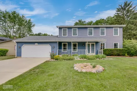 2430 Lakeside Dr, Aurora, IL 60504