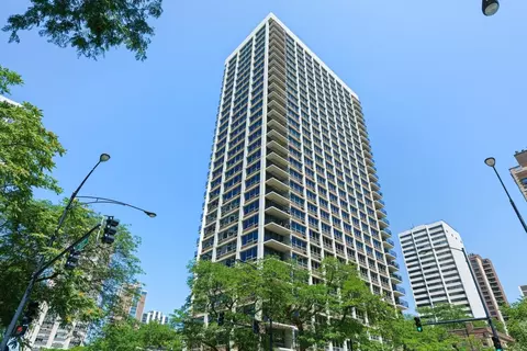 88 W Schiller St #805, Chicago, IL 60610