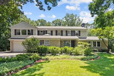 151 Pine Point Dr, Highland Park, IL 60035