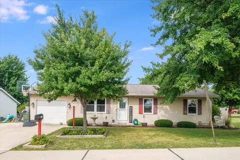 505 Tamula Dr, Mahomet, IL 61853