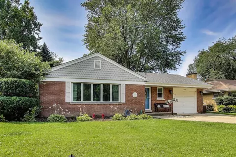 1109 W Pendleton Pl, Mount Prospect, IL 60056 photo 3