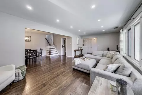 1109 W Pendleton Pl, Mount Prospect, IL 60056 photo 6