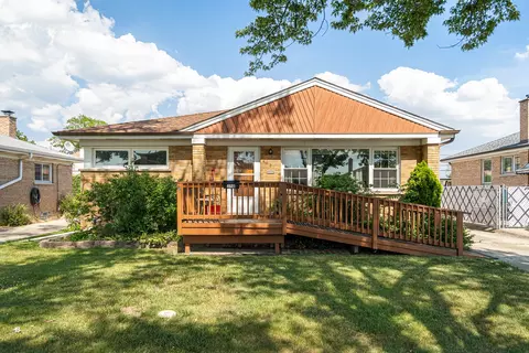 4601 Rose St, Schiller Park, IL 60176
