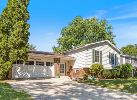 1888 Cheshire Ln, Wheaton, IL 60189