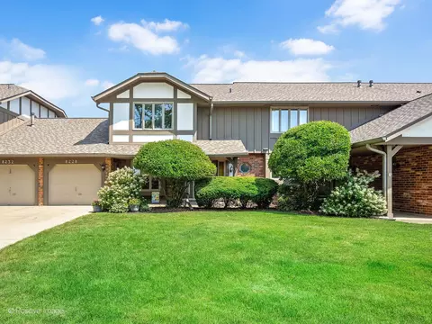 8228 W 140th St #8228, Orland Park, IL 60462