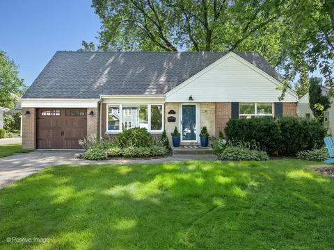 19 Indian Dr, Clarendon Hills, IL 60514