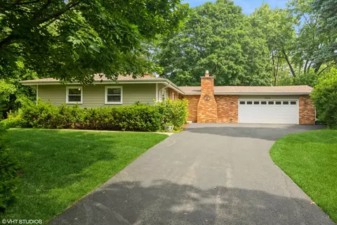 1950 N Maple Ln, Arlington Heights, IL 60004
