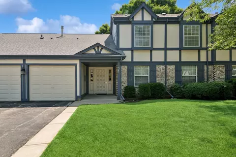 31 Waterbury Ln #O1, Schaumburg, IL 60193