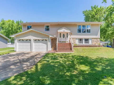 416 Sierra Ln, Bolingbrook, IL 60440