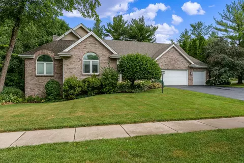 5330 Parliament Pl, Rockford, IL 61107