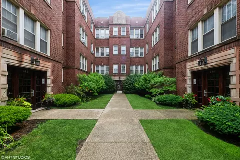 242 S Maple Ave #3W, Oak Park, IL 60302