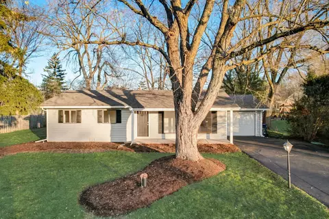 21073 N 19th St, Barrington, IL 60010