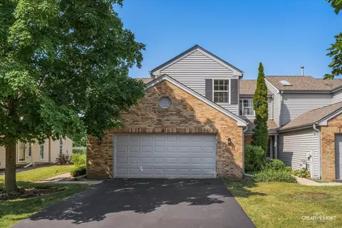 61 King Dr, Streamwood, IL 60107