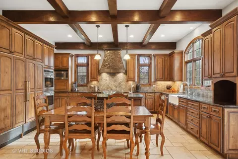 Kitchen - 3035 Keystone Rd, Northbrook, IL 60062 photo 3 of 4