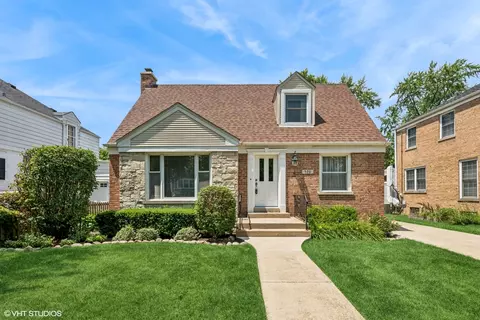 530 S Vail Ave, Arlington Heights, IL 60005