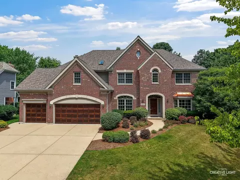 1105 Thoroughbred Cir, Saint Charles, IL 60174
