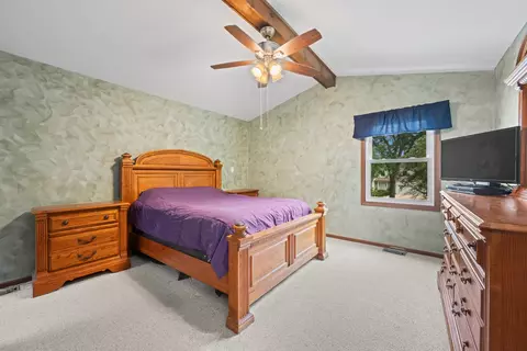 Bedroom - 1054 Shady Tree Ln, Wheeling, IL 60090 photo 1 of 2