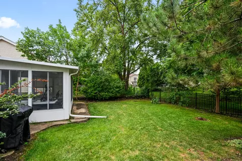 Exterior - 1054 Shady Tree Ln, Wheeling, IL 60090 photo 3 of 3