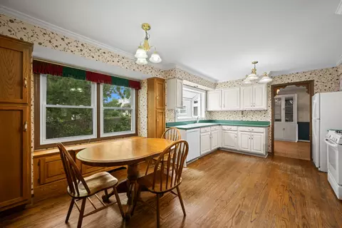 Kitchen - 1054 Shady Tree Ln, Wheeling, IL 60090 photo 3 of 3