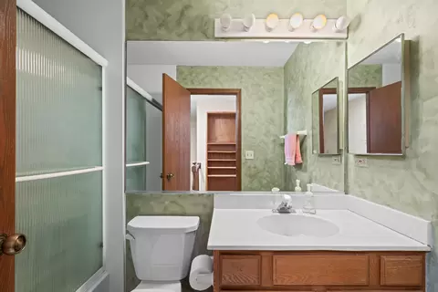 Bath - 1054 Shady Tree Ln, Wheeling, IL 60090 photo 2 of 2