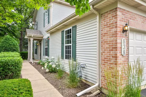 838 Stuarts Dr, Saint Charles, IL 60174