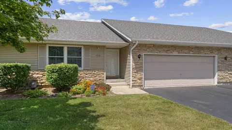 1113 Rose Dr, Sycamore, IL 60178