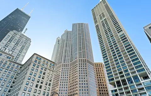 950 N Michigan Ave #4306, Chicago, IL 60611