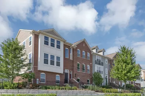 7 Bethel Ln, Schaumburg, IL 60194