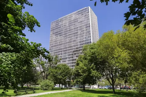 330 W Diversey Pkwy #2306, Chicago, IL 60657