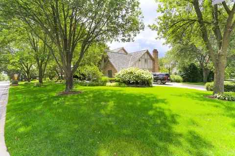 560 81st St, Burr Ridge, IL 60527 photo 5