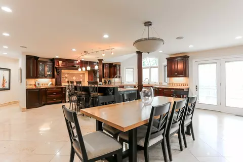 560 81st St, Burr Ridge, IL 60527 photo 10