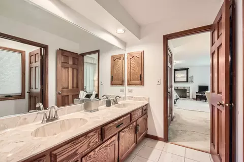 3825 Charlemagne Dr, Hoffman Estates, IL 60192 photo 27