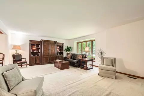 3825 Charlemagne Dr, Hoffman Estates, IL 60192 photo 5