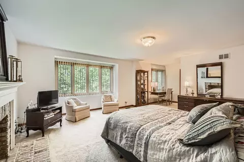 3825 Charlemagne Dr, Hoffman Estates, IL 60192 photo 24