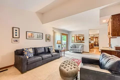 3825 Charlemagne Dr, Hoffman Estates, IL 60192 photo 17