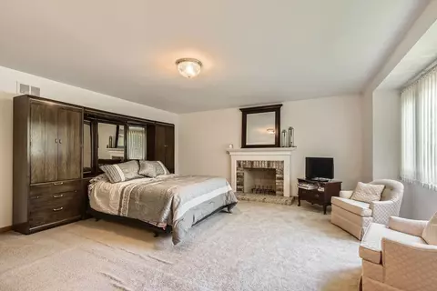 3825 Charlemagne Dr, Hoffman Estates, IL 60192 photo 22