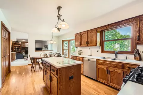 3825 Charlemagne Dr, Hoffman Estates, IL 60192 photo 12
