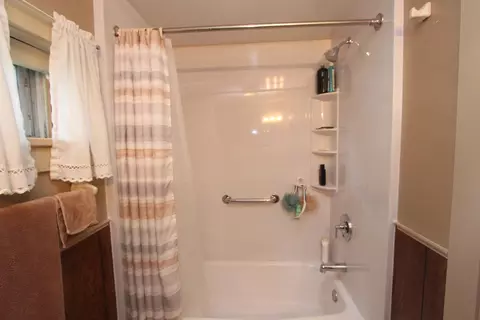 Bath - 9701 Illinois St, Hebron, IL 60034 photo 2 of 2