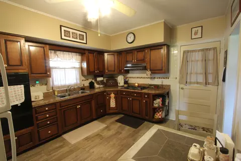 Kitchen - 9701 Illinois St, Hebron, IL 60034 photo 2 of 2