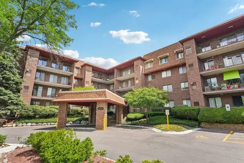 101 Old Oak Dr #200, Buffalo Grove, IL 60089