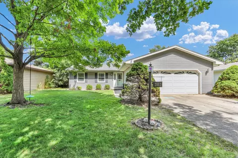2002 Bittersweet Dr, Champaign, IL 61821